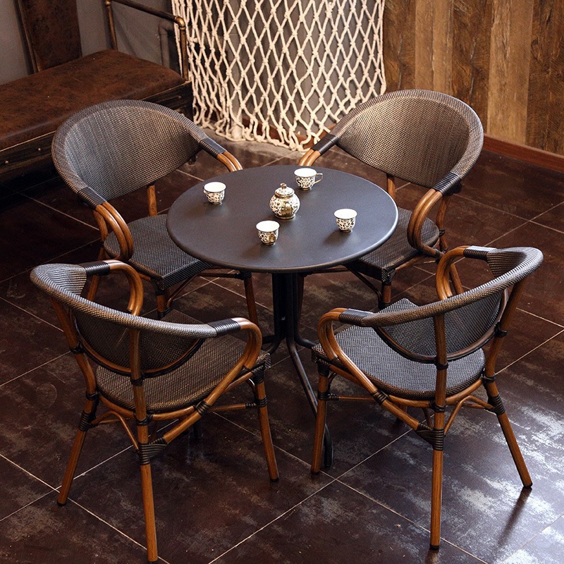 Outdoor Furniture Table And Chairs - Set Tavolo e Sedie da Esterno